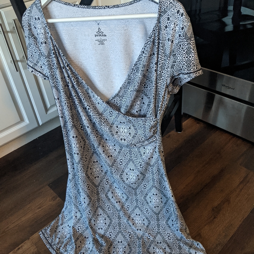Pretty and trendy Prana stretch Victoria dress size large black white boho